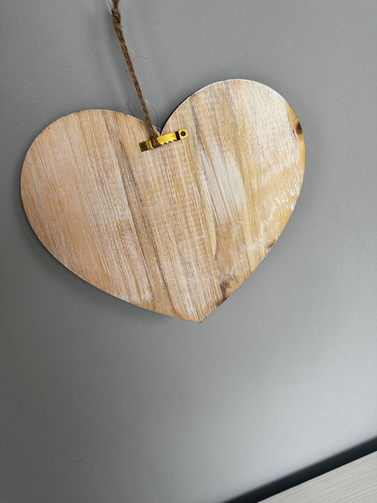 Cuore in legno con babbo natale